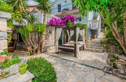 Maslenica Villa | Rustical Vila VERDE with traditional Tavern & Pool
