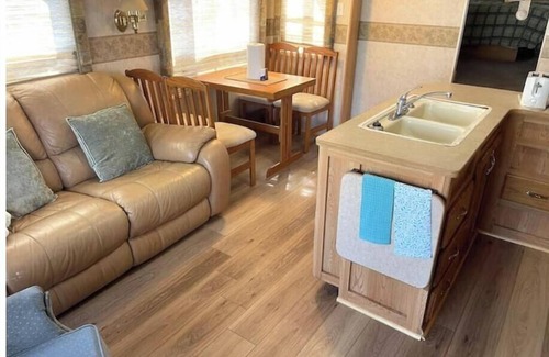 Onalaska House | RV#3, 3 slides, covered deck, lake activities