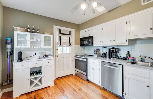 North Chesterfield House | RVA Old Willow Bungalow | Quaint & Quiet | 2 Kings