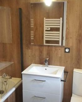 Balbigny House | Séjour au Jardin de Cupidon avec jacuzzi et sauna