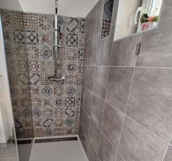 Saint-Mard House | Séjour magique proche aéroport CDG Astérix Disney et Paris Maison toutes commodités, terrasse, WIFI, CLIM, lave vaisselle