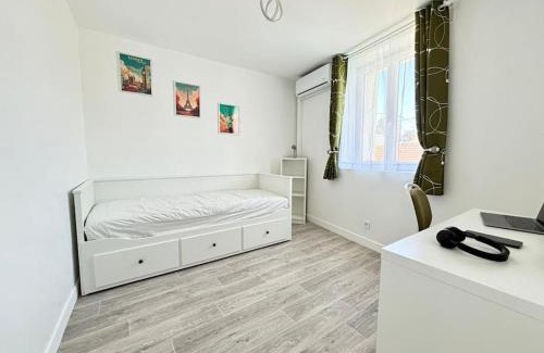 Saint-Mard House | Séjour magique proche aéroport CDG Astérix Disney et Paris Maison toutes commodités, terrasse, WIFI, CLIM, lave vaisselle