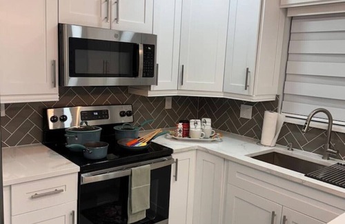 Greenacres House | S&H West Palm 3 Bedroom PBI Airport Tropical Chic