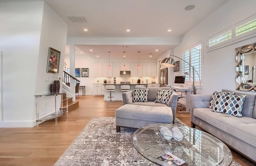 South Lamar House | S. Lamar - Displaced Local Residents, Remodels, Relocations & Waiting To Buy!