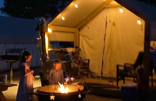 Prairie Lea House | #S Son's Blue River Camp - Glamping Cabin w/2 Queen Beds