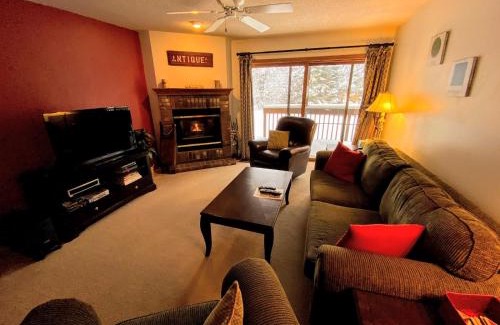 Bretton Woods Apartment | S4 Ski Slope Views Bretton Woods condo with easy access to Mt Washington Skiing White Mountains