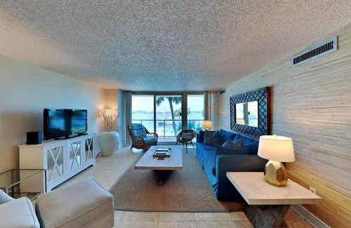 Villa Sabine Apartment | Sabine Yacht & Racquet #2B
