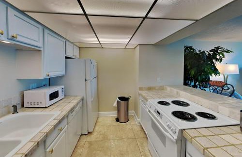 Villa Sabine Apartment | Sabine Yacht & Racquet #2B