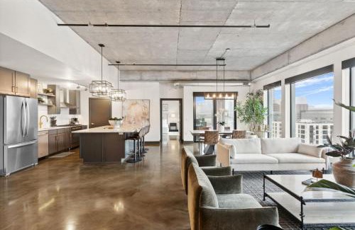 Warehouse District Apartment | Sable 902 - Penthouse