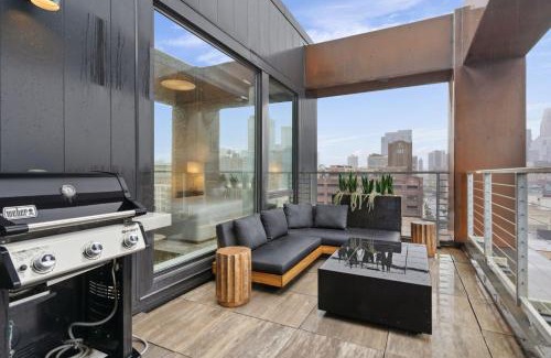 Warehouse District Apartment | Sable 902 - Penthouse