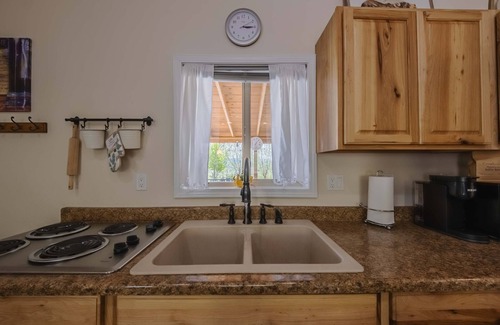 Eureka Cabin | Saddlehorn Ridge Cabin - Firepit|Fireplace|Views