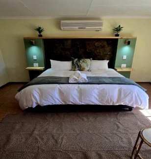 Umsobomvu House | Safari Park Guest Farm