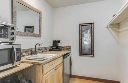 Fischer House | Safari Suite at Blanco Rapids Ranch on the Blanco River- Easy river access!