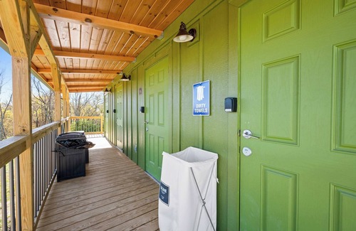 Williamstown RV Rental | Safari Tent B at Eden Reserve - Near Ark