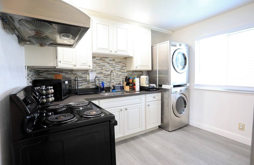 Sunnyvale West Apartment | Safe 2BR Apt w/AC/Washer/Dryer/EV on 1F-Sunnyvale