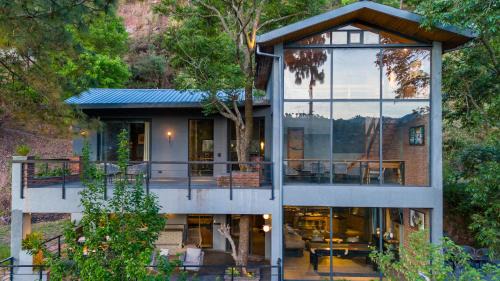 Kumarhatti Villa | SaffronStays The Hill Abode