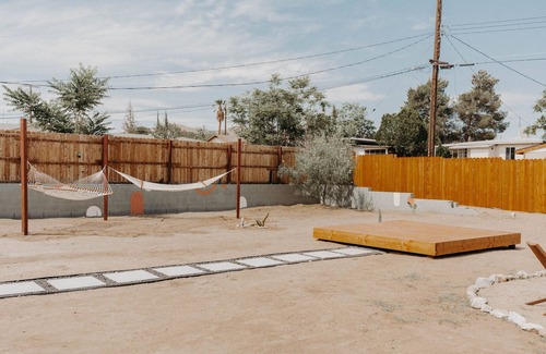 Yucca Valley House | Sage Haven in the Hi-Desert, yoga deck, and 15 min from Joshua Tree