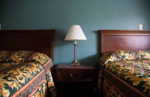 Southwest Anaheim Hotel | Sahara Motel