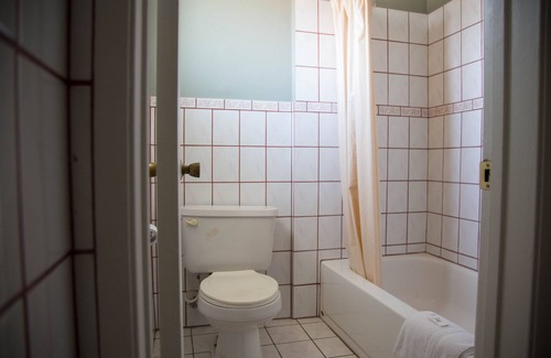 Southwest Anaheim Hotel | Sahara Motel