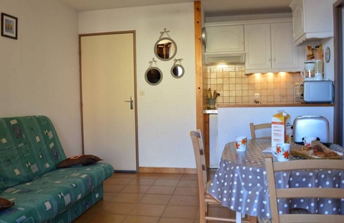 Saint-Pierre-la-Mer Apartment | Saint Pierre la Mer, 2-room appt, cabin, sleeps 6, near beach, pets allowed