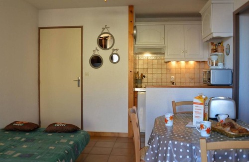 Saint-Pierre-la-Mer Apartment | Saint Pierre la Mer, 2-room appt, cabin, sleeps 6, near beach, pets allowed