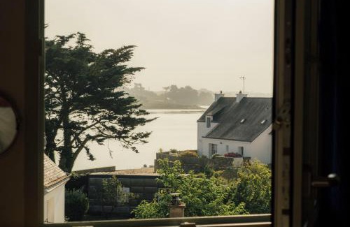 La Celle-sous-Gouzon Apartment | Saint Cado, appartement avec vue sur l'eau