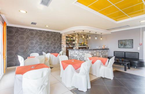 Nea Styra Apartment | Saint George's Hotel