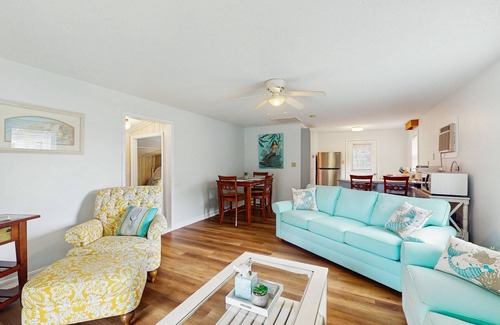 Morehead City Cottage | Salem Harbor Cottage with Boatslip