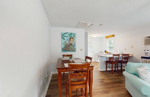 Morehead City Cottage | Salem Harbor Cottage with Boatslip