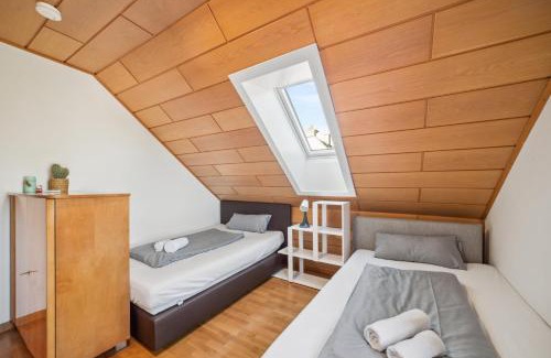 Bayreuth Apartment | Salí Homes K39 Monte-Carlo -Spacious 6-Bedroom Apartment with Terrace and Garden Views in Bayreuth Ideal for Groups