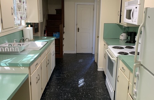 Salisbury Cottage | Salisbury Cottage Retreat