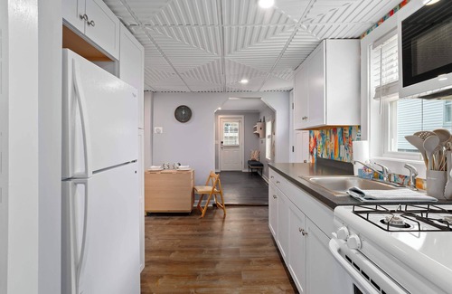 Salisbury Beach House | Salisbury Surf & Sol | Pet-Friendly | Sleeps 12pp