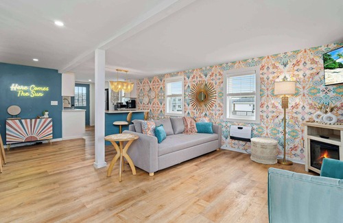 Salisbury Beach House | Salisbury Surf & Sol | Pet-Friendly | Sleeps 12pp