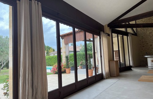 Meynes Villa | Salle de réception d'exception avec jardin et piscine près d'Avignon