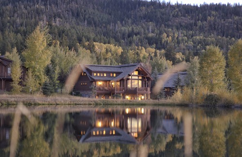 Victor House | Salmonfly Lodge. High-end Luxury Teton Springs Log Cabin in Victor. A/C