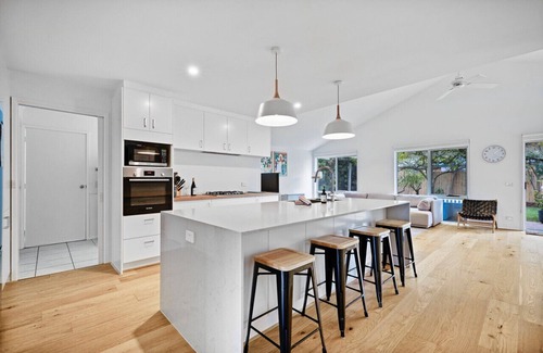 Torquay House | Salt Air Hideaway with Lush Backyard