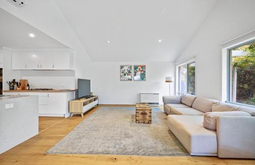 Torquay House | Salt Air Hideaway with Lush Backyard