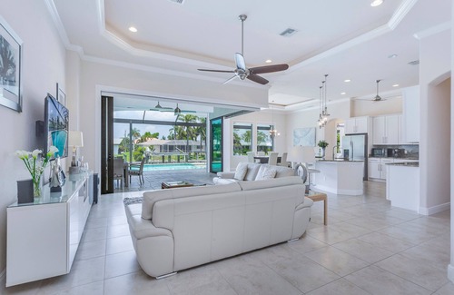 Pelican House | SALT LIVING - Sunsets, pool, fast boating Gulf access