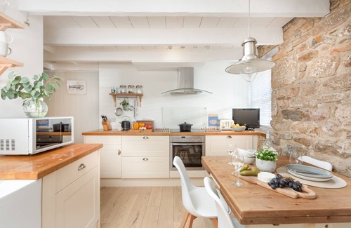 Mousehole House | Salt Loft - a house that sleeps 4 guests in 2 bedrooms