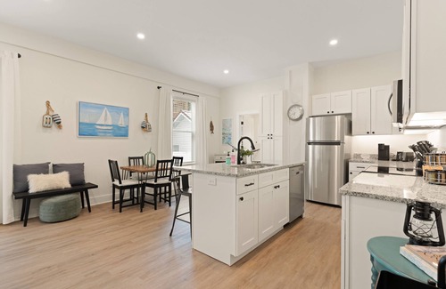 Brunswick House | Salt on Wolfe | 2 Bed, 1 Bath