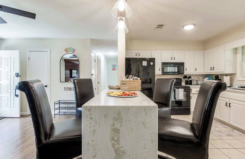 North Northwest Pensacola House | Salt water pool, Whole house, 3/2, sleeps 8,1 pet