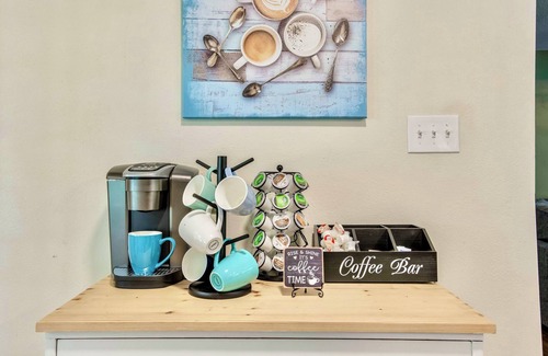 North Northwest Pensacola House | Salt water pool, Whole house, 3/2, sleeps 8,1 pet