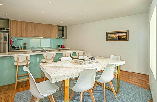 Cowes Apartment | Saltwater Haven - Sleeps 8