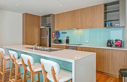 Cowes Apartment | Saltwater Haven - Sleeps 8
