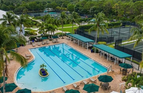 North Naples Condo | Saltwater Olympic-Sized Pool and Close to Beach 2bed/2bath in North Naples