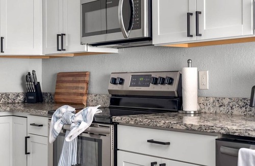 St. Petersburg - Clearwater House | Saltwater Pool + 5min to St Pete Beach