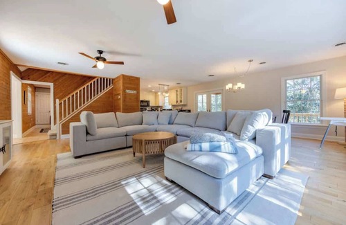 Duck House | Saltwater Pool and 5Min Walk to the Beach!