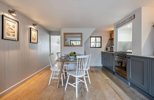 New Forest District House | Saltwater Stunning Holiday House Milford on Sea Sleeps 6