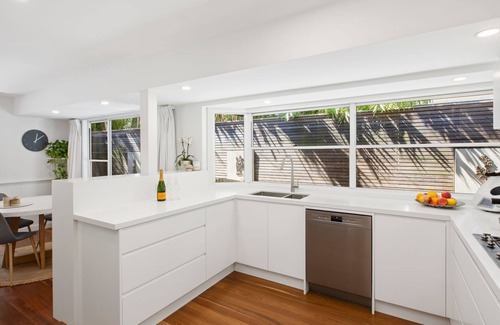 Avalon Beach House | Saltwood House by Beach Stays