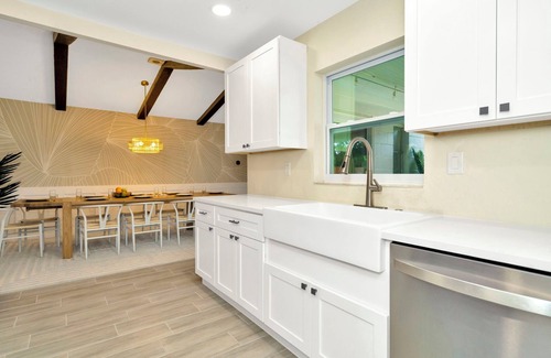 Walsingham House | Salty Flamingo - Heated Pool - Close to beaches - Hot Tub - Golf - Fire Pit